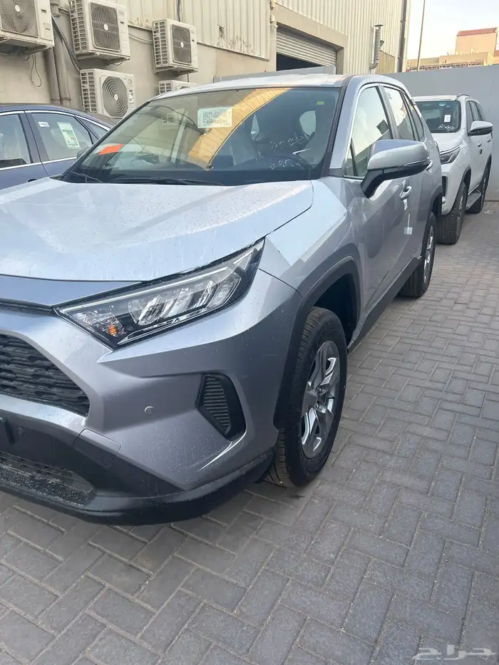تويوتا راف فور LE 2.0 بنزين 2025 2