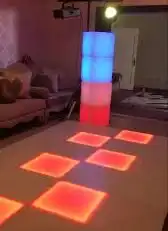 استيج للبيع مع مكعبات مضيئة وملحقاته 0