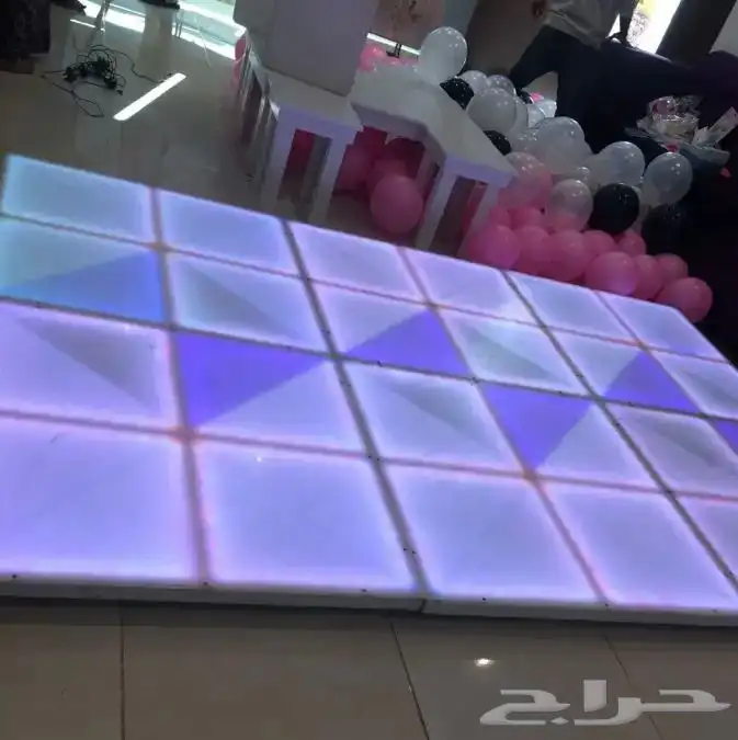 استيج للبيع مع مكعبات مضيئة وملحقاته 7