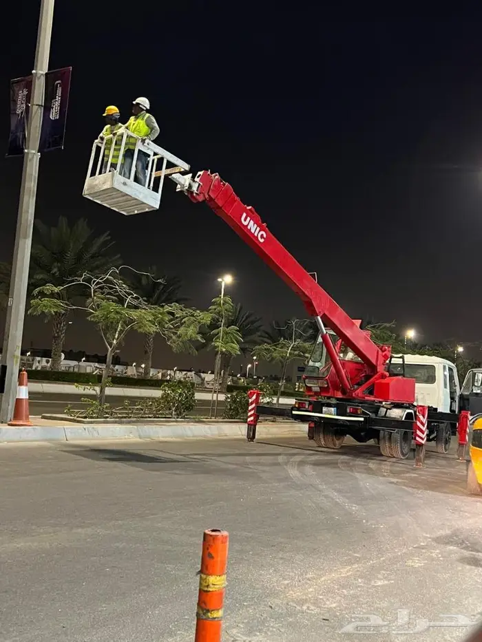 تورلايت للايجار ابراج انارة سيزرلفت مان لفت فوركلفت مولدات 7