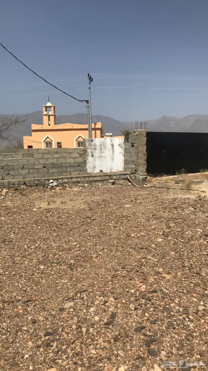 حوش كبير للبيع فيه بيت شعبي بعداد كهربة 5