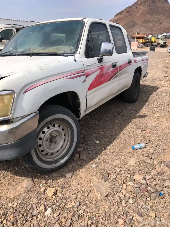 قطع غيار هايلكس 2001 1