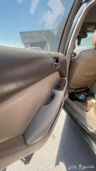 للبيع لكزس LS 400 97 الحد النهائي 7000 السيارة مع اللوحه 4