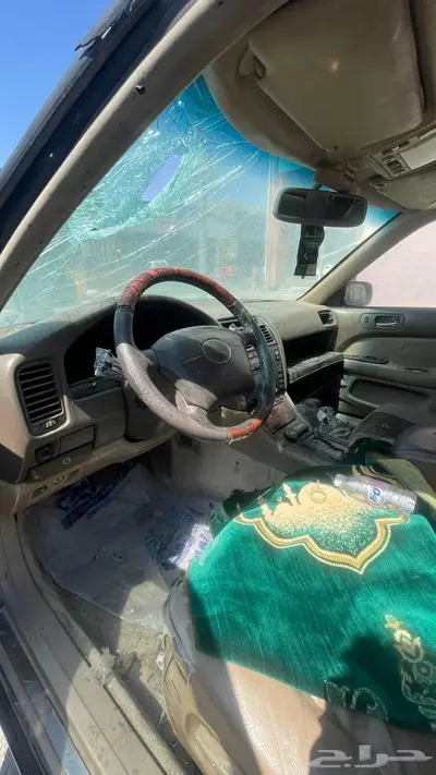 للبيع لكزس LS 400 97 الحد النهائي 7000 السيارة مع اللوحه 7