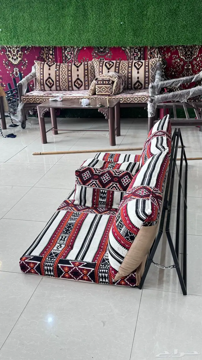 رفوف خشب ومشبات وجلسات 11