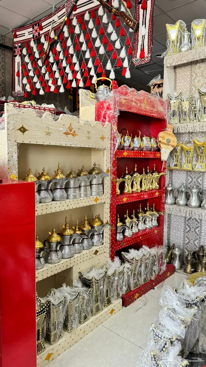 رفوف خشب ومشبات وجلسات 0