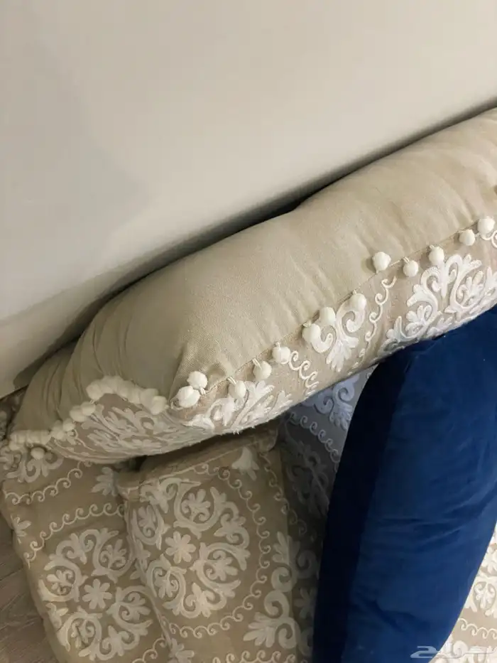 كنب وجلسات متنوعة نظيفة للبيع 2