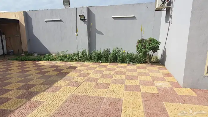 استراحة للبيع موقعها مميز 12