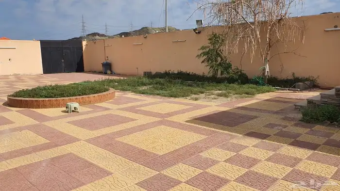 استراحة للبيع موقعها مميز 2