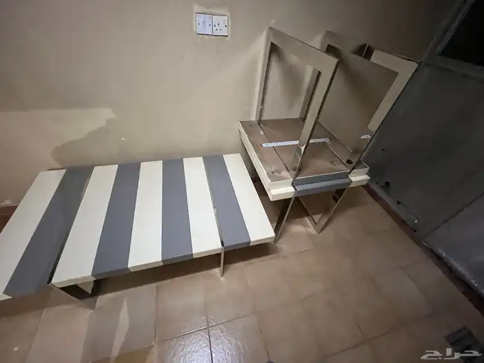 طقم طاولات استخدام نظيف 0