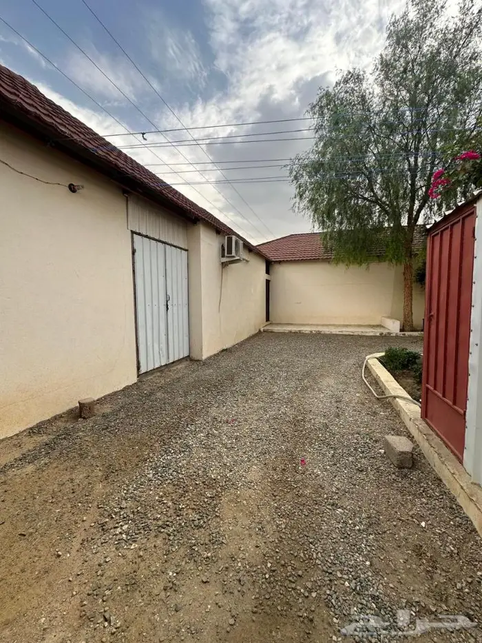 للبيع استراحات بحي الصناعية 15