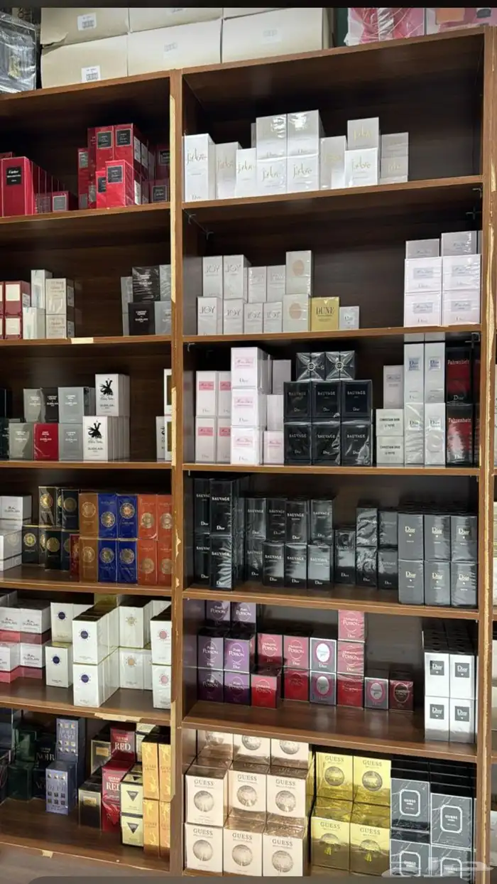 نوفر جميع عطور الماركات العالمية الاصليه باسعار جملة الجمله 79