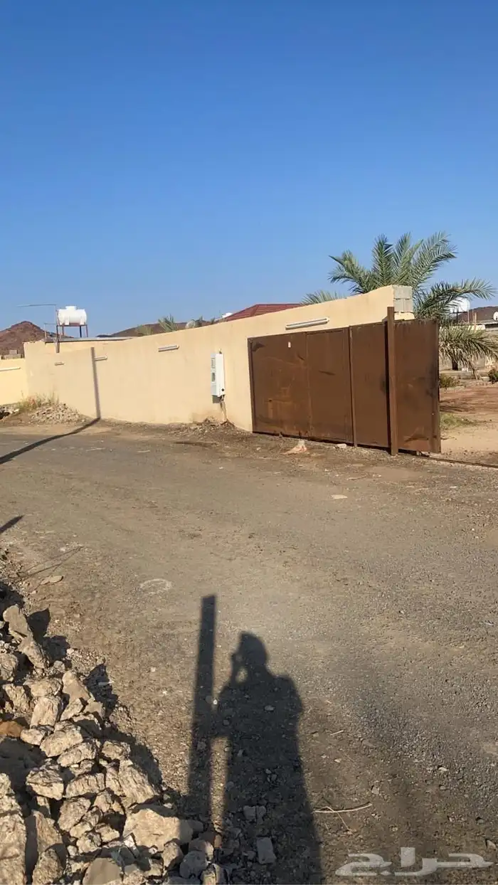 للبيع حوش في طريق حائل 1