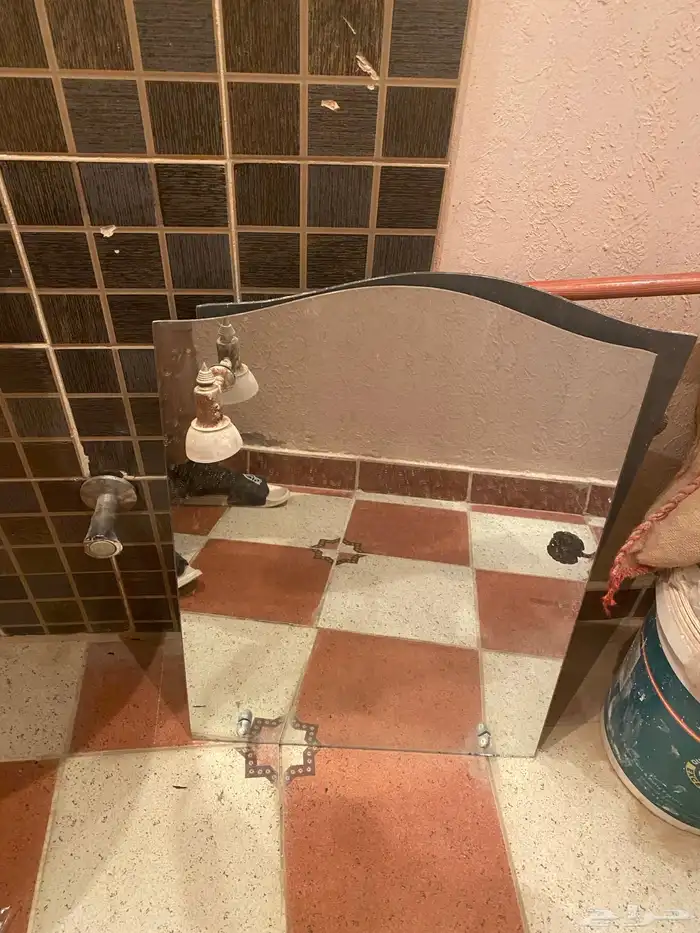 للبيع باب خشب بدون حلق ومرايه 1