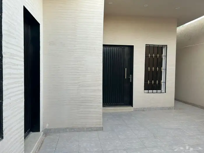 فلة للبيع مع شقتين 3