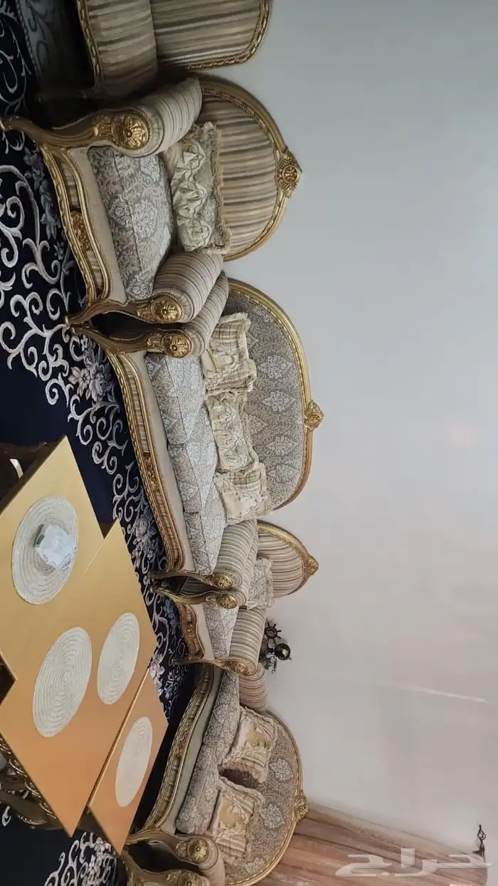 طقمين كنب نضيفه 1