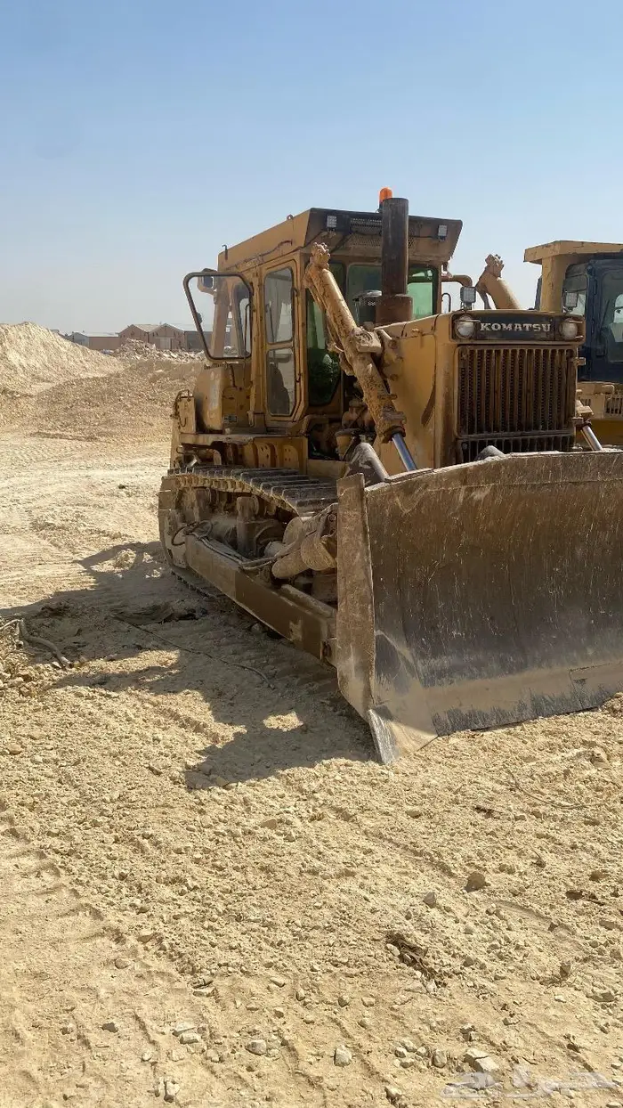 دركتر بلدوزر كوماتسو 155 للبيع 2