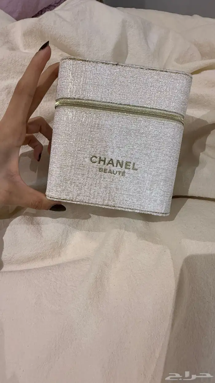 chanel beige make up box بوكس ميكب شانيل باللون البيج 1