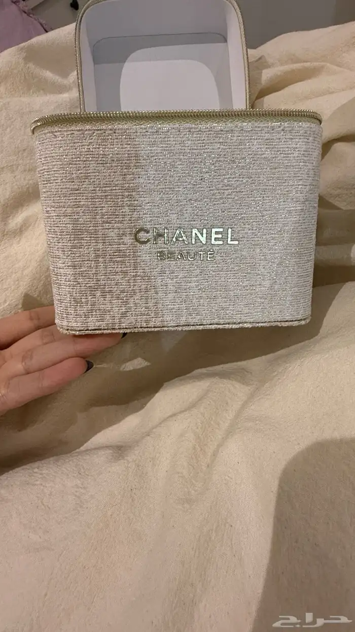 chanel beige make up box بوكس ميكب شانيل باللون البيج 7