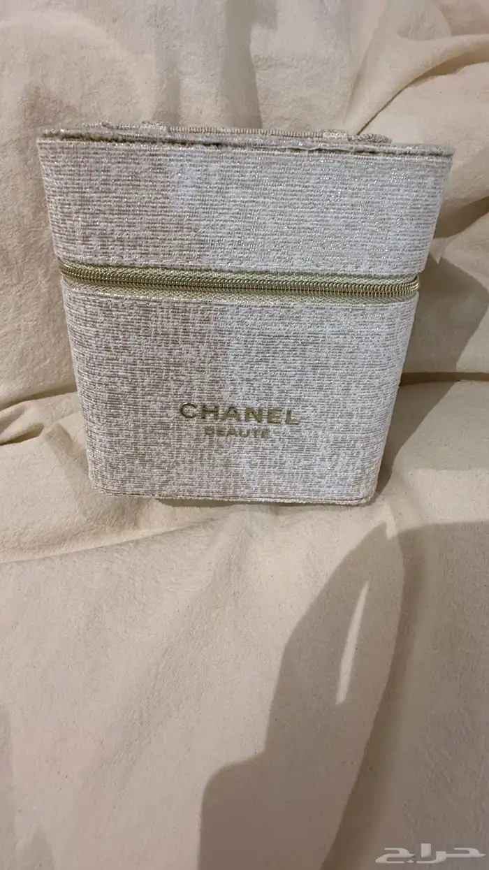 chanel beige make up box بوكس ميكب شانيل باللون البيج 0