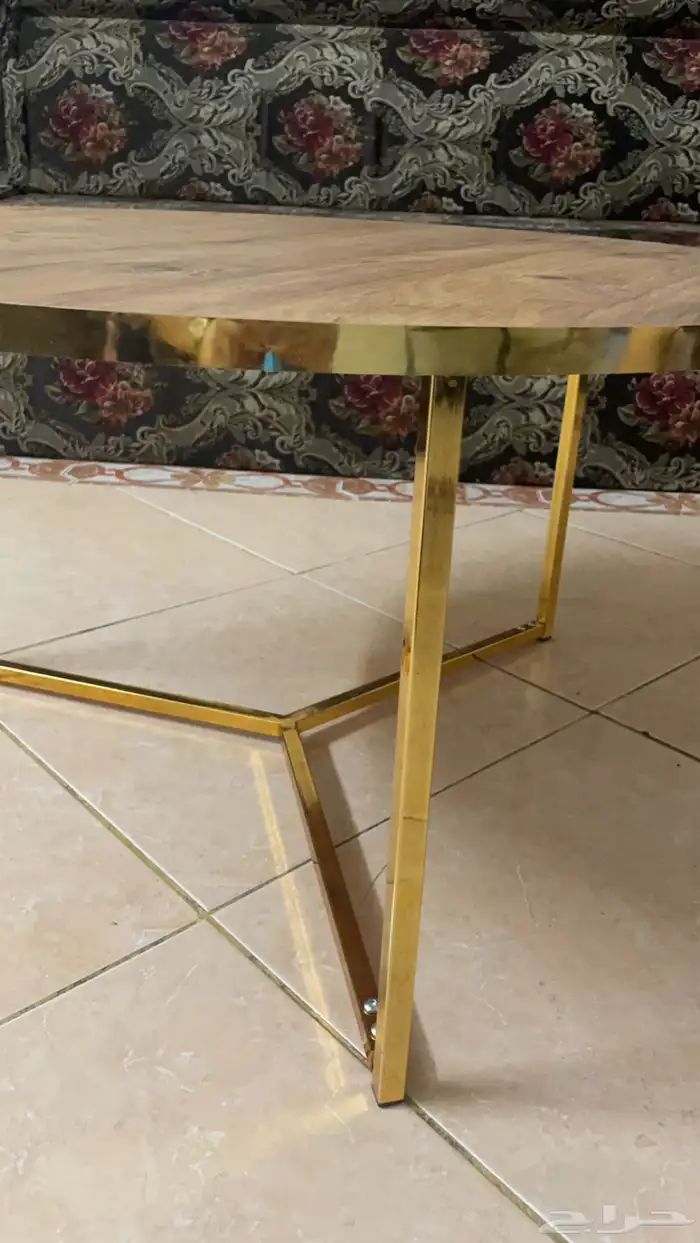 طاوله للبيع الوزيريه 1