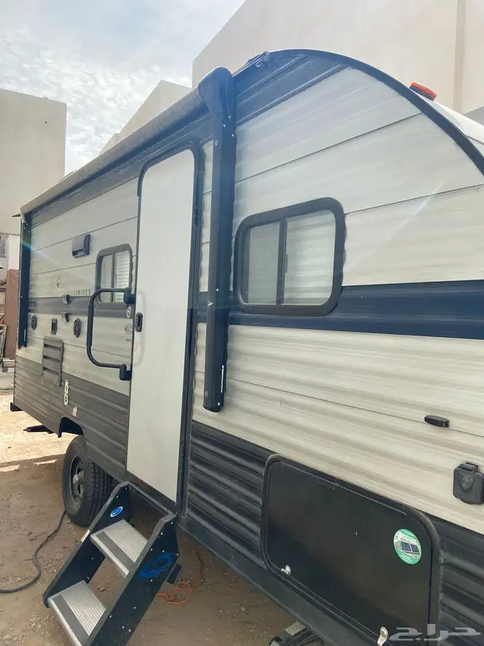 للإيجار تاجيركرفانات امريكية ودورات مياه متنقله 24