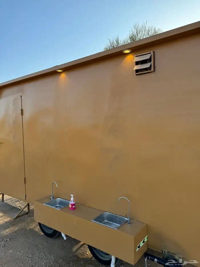 للإيجار تاجيركرفانات امريكية ودورات مياه متنقله 17