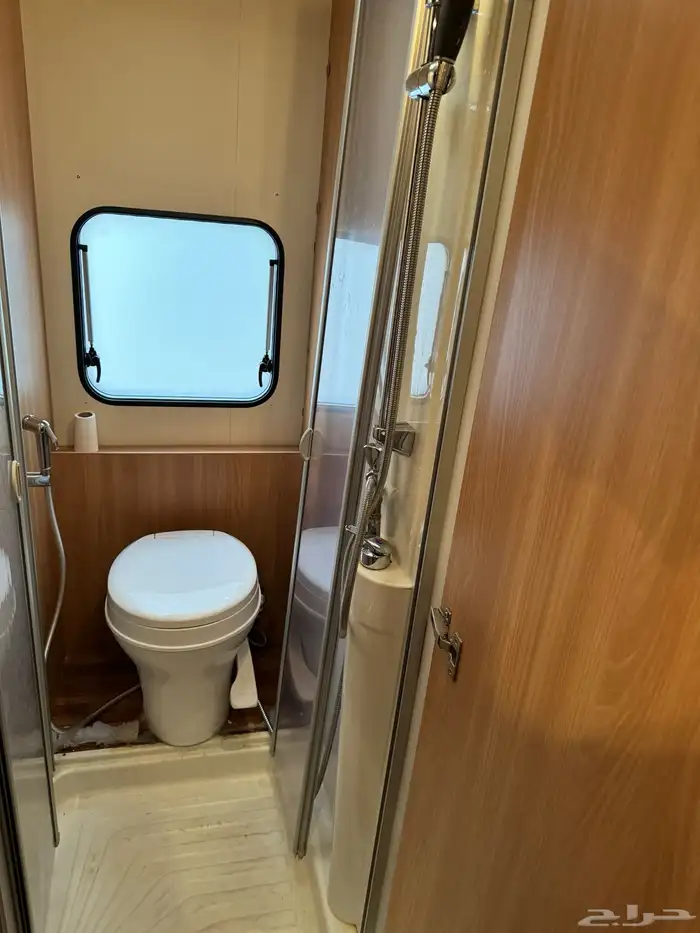 للإيجار تاجيركرفانات امريكية ودورات مياه متنقله 19