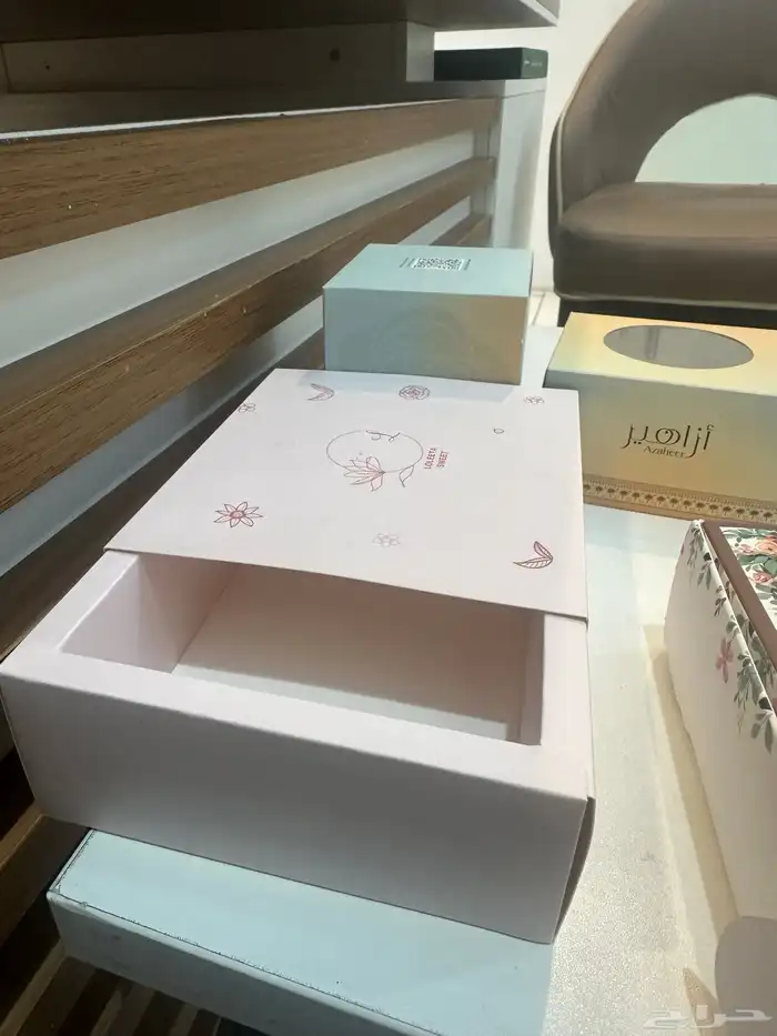 تصميم و تنفيذ جميع المطبوعات الورقية و بنر و ستيكر و رول اب 5