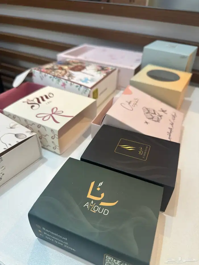 تصميم و تنفيذ جميع المطبوعات الورقية و بنر و ستيكر و رول اب 2