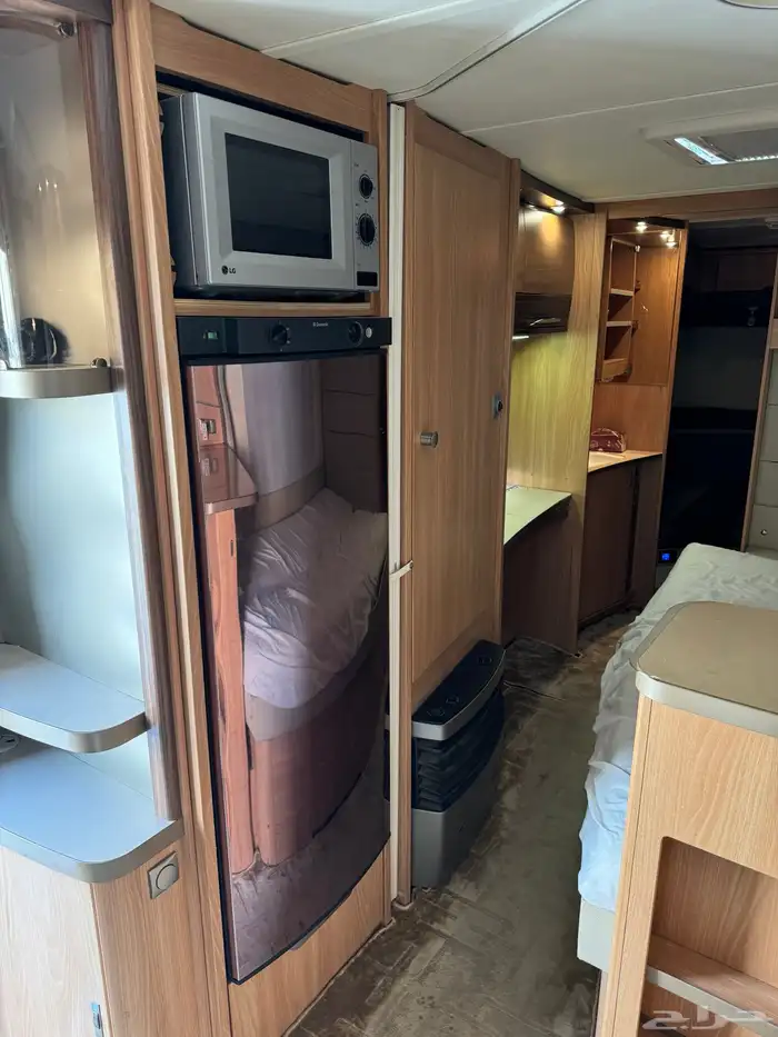 للإيجار تاجيركرفانات امريكية ودورات مياه متنقله 26