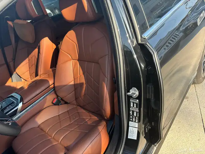 BMW 740D   2023 xDrive M sports  الفئة السابعة 17