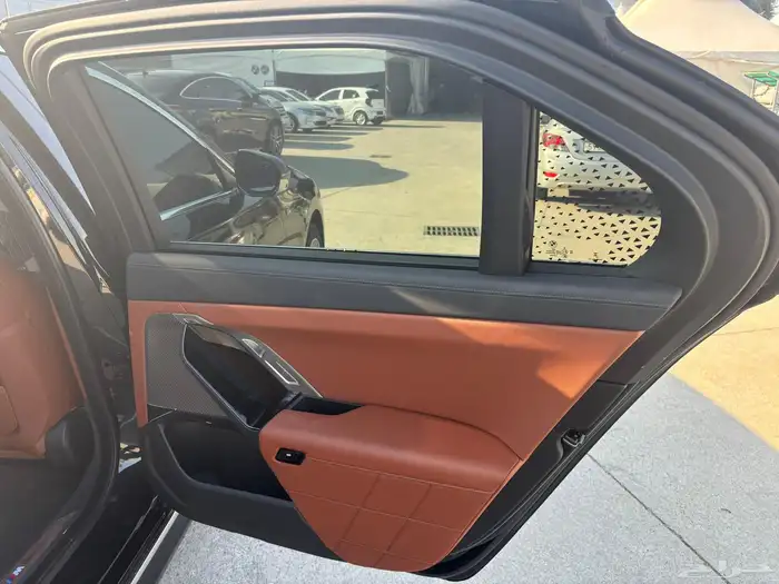 BMW 740D   2023 xDrive M sports  الفئة السابعة 27