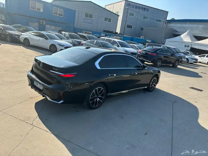 BMW 740D   2023 xDrive M sports  الفئة السابعة 3