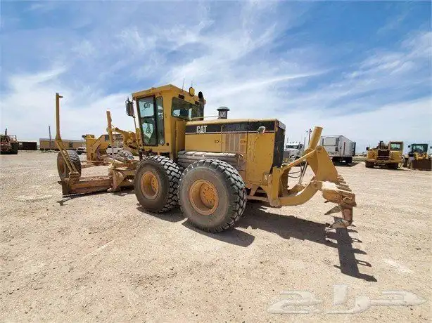 heavy equipment and Trucks jubail معدات ثقيلة 5