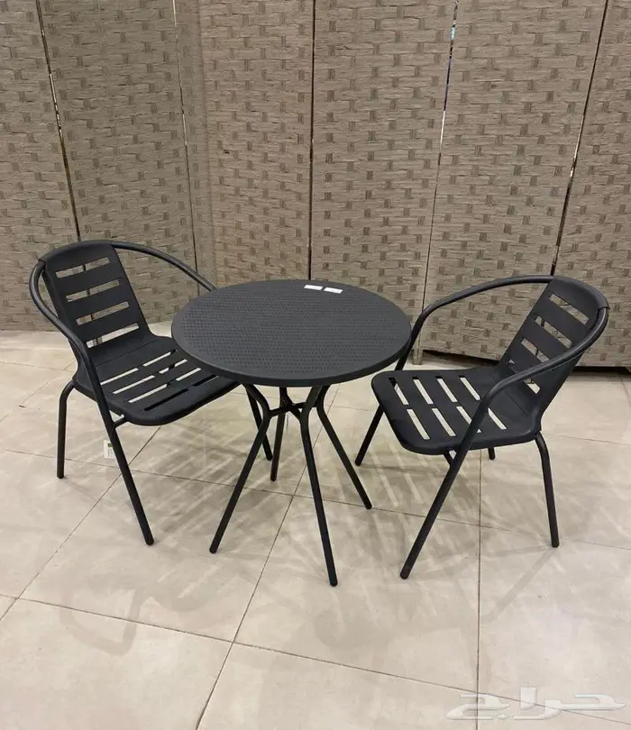 كرسيين وطاولة خارجية 0