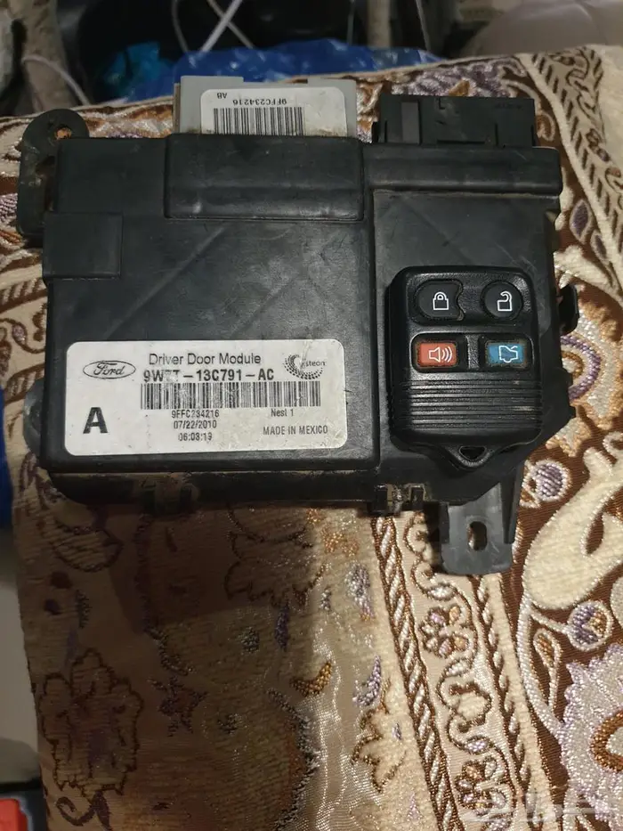 للبيع سنتر لوك فورد فكتوريا او ماركيز 0