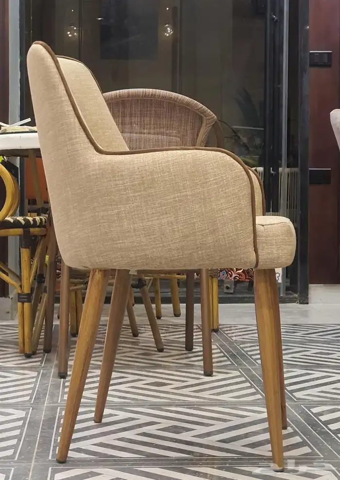 كراسي وطاولات 2