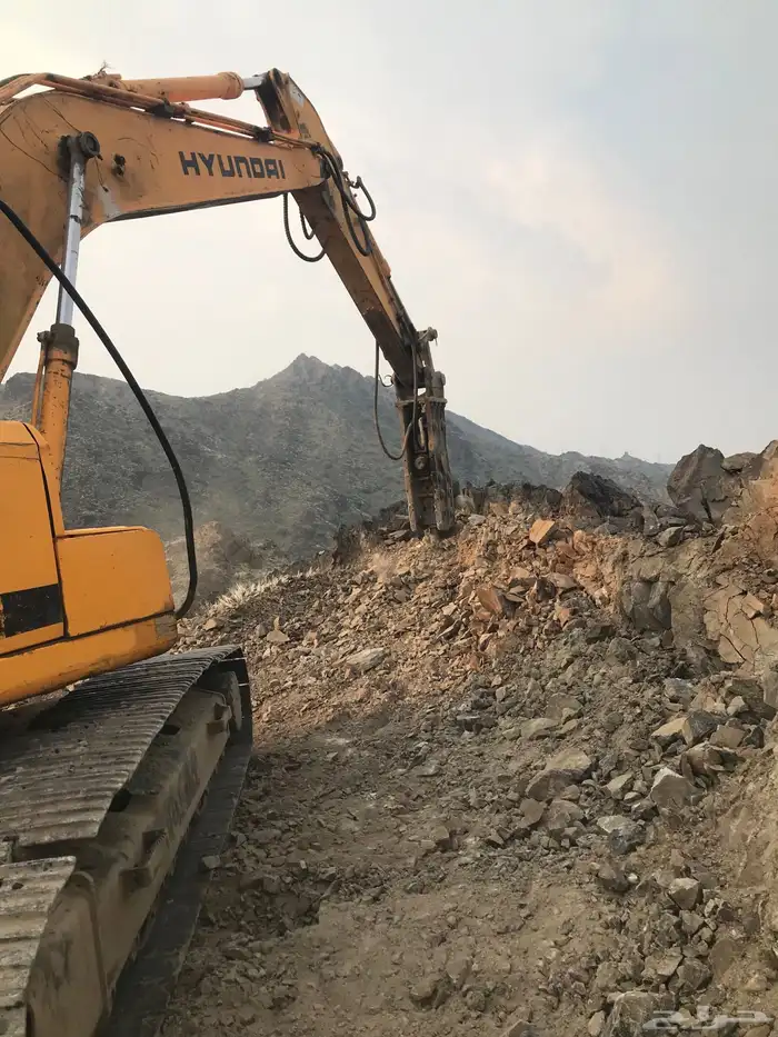 معدات للايجار بوكلين شيول ابوبكات قلابات بناء حجر قص ردم حفر 0