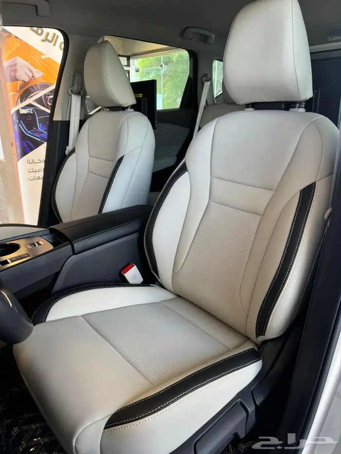 تنجيد سياره نيسان إكس تريل 2024 مع تركيب شاشات أمامية وخلفيه 3