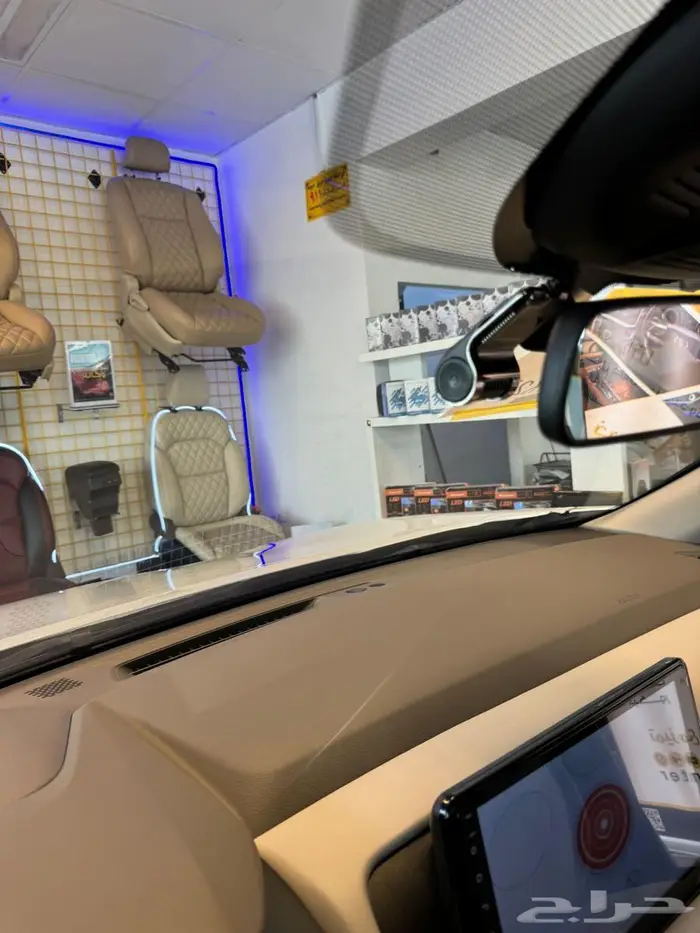 تنجيد سياره نيسان إكس تريل 2024 مع تركيب شاشات أمامية وخلفيه 9