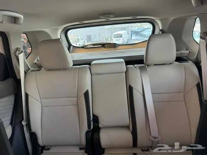 تنجيد سياره نيسان إكس تريل 2024 مع تركيب شاشات أمامية وخلفيه 8