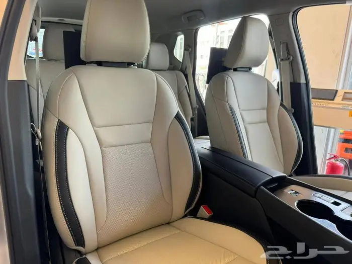 تنجيد سياره نيسان إكس تريل 2024 مع تركيب شاشات أمامية وخلفيه 12