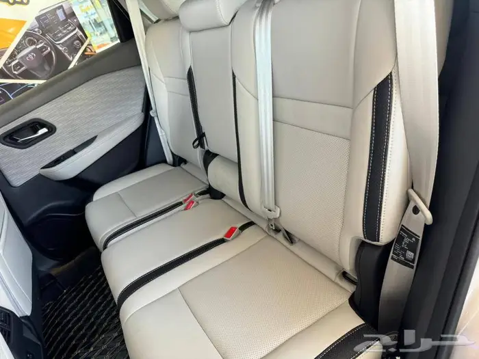 تنجيد سياره نيسان إكس تريل 2024 مع تركيب شاشات أمامية وخلفيه 0