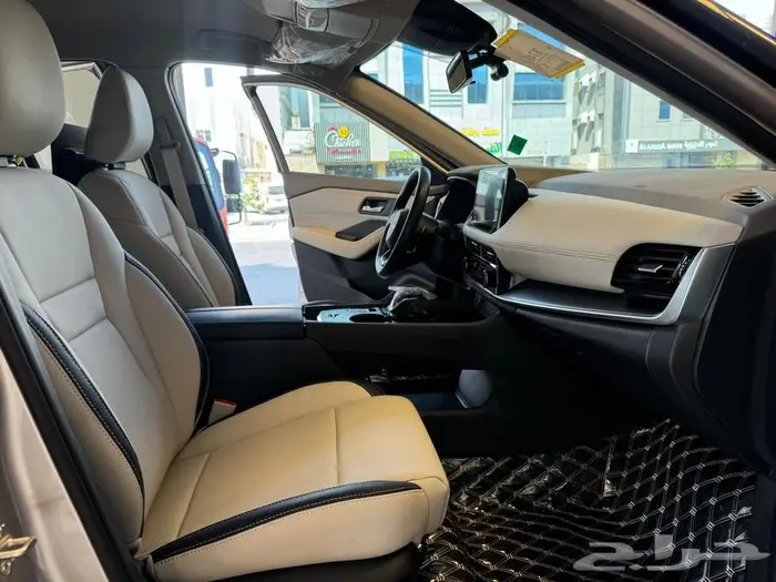 تنجيد سياره نيسان إكس تريل 2024 مع تركيب شاشات أمامية وخلفيه 13