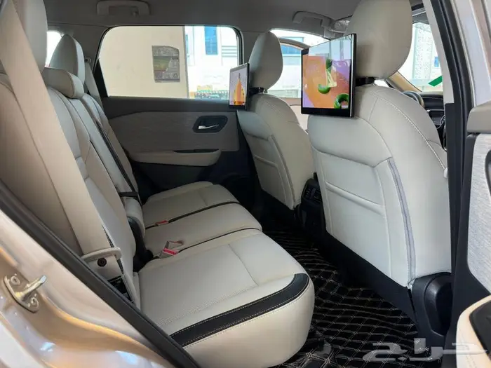 تنجيد سياره نيسان إكس تريل 2024 مع تركيب شاشات أمامية وخلفيه 6