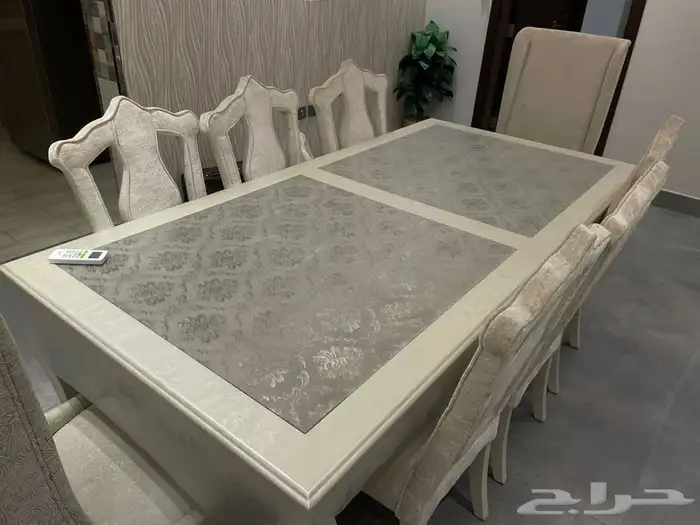 طاولة طعام نظيفة 8. كراسي 2