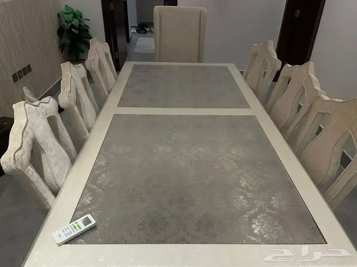 طاولة طعام نظيفة 8. كراسي 0