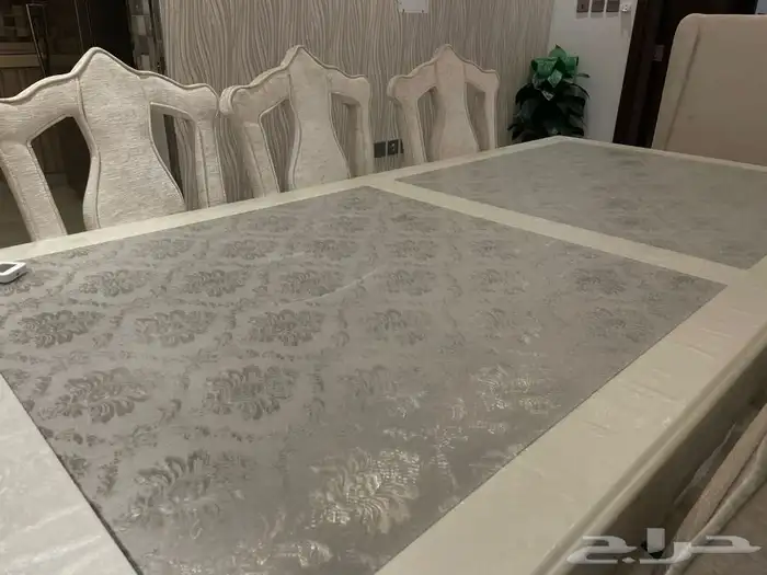 طاولة طعام نظيفة 8. كراسي 4