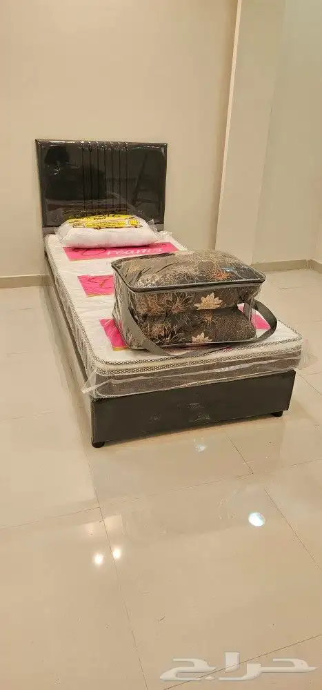 متوفر لدينا مراتب طبيه ممتاز مقاس 180 200  ومقاس 200 200  و 8